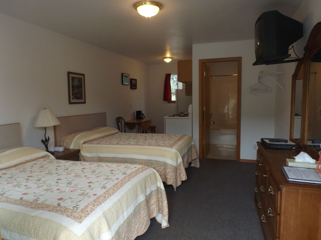 Clark Fork Lodge Room photo